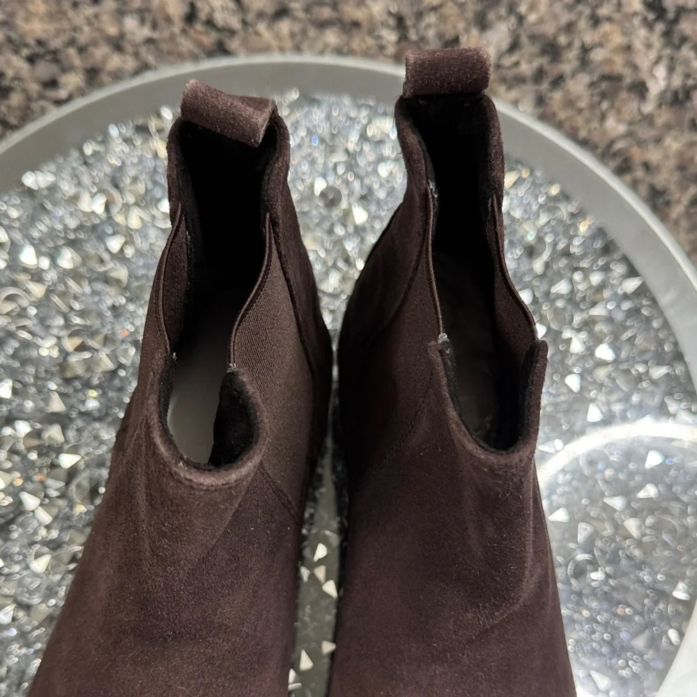 AEROSOLES Step Dance Brown suede leather Ankle Bootie NWOT 6